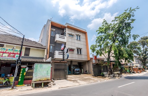 Tanjung Duren Utara Hotel | OYO 1435 Residence 446