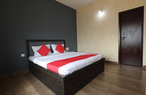Mangalpady Hotel | OYO 24602 City Residence