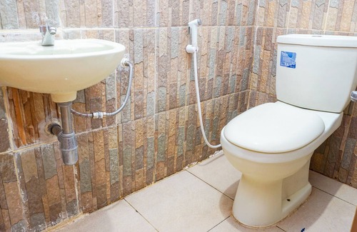 Cigadung Hotel | OYO 569 Cigadung Guest House