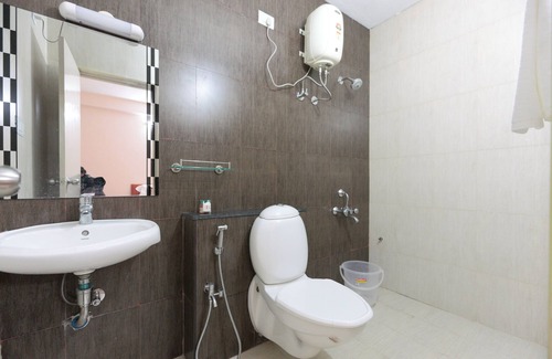 Mahindra World City Hotel | OYO 6345 Royce Ebony