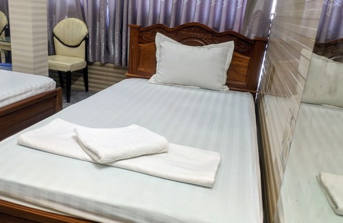 Tan Phu District Hotel | OYO 680 Nha Nghi Vy Anh