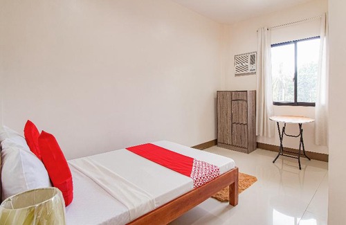Basdiot Hotel | OYO 781 Junie Pension House