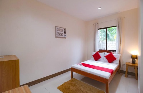 Basdiot Hotel | OYO 781 Junie Pension House