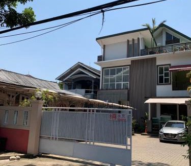 Lenteng Agung Hotel | OYO 93145 Pondok Alam Syariah