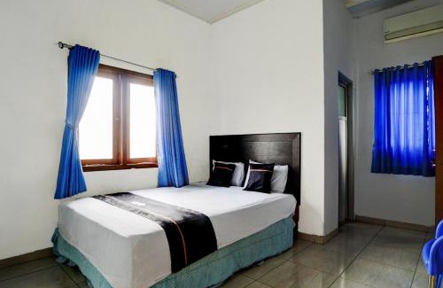 Blitar Hotel | OYO 94818 Sabina House Syariah