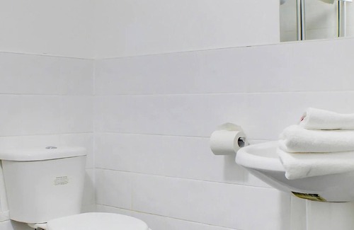 Wall Heath Hotel | OYO Dayz Away Lodge