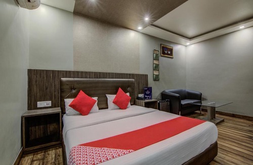 Sakchi Hotel | OYO Flagship Crystal Studio(A unit of Crystal Group of Hotels)
