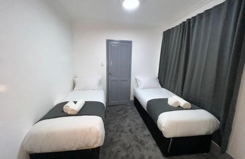 Uxbridge South Hotel | OYO Greenway Stays