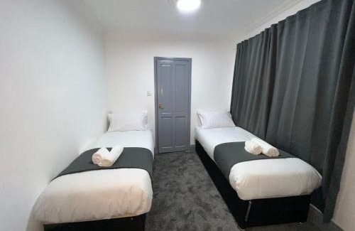 Uxbridge South Hotel | OYO Greenway Stays