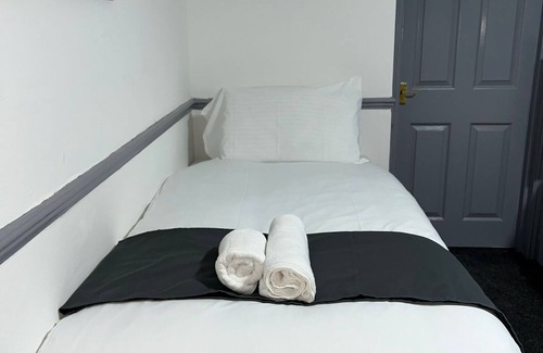 Uxbridge South Hotel | OYO Greenway Stays