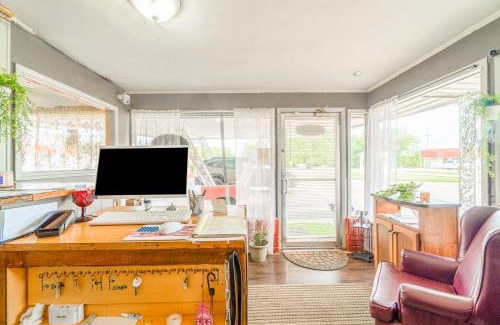 Booneville Hotel | OYO Holiday Capri Motel & Rv Park