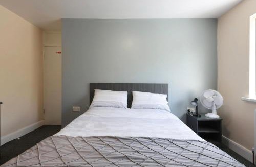 Brunel Hotel | OYO Honeycroft Lodge