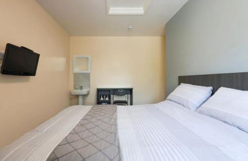 Brunel Hotel | OYO Honeycroft Lodge