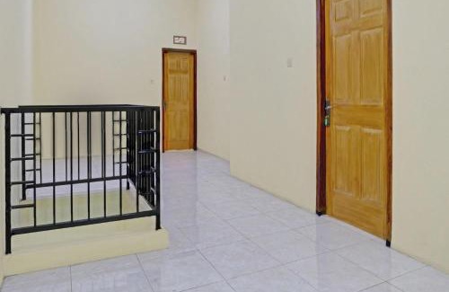 Dinoyo Hotel | OYO Life 90737 Losmen Aini Syariah