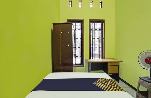 Mojokerto Hotel | OYO Life 91869 Insan Mulia Kost Syariah