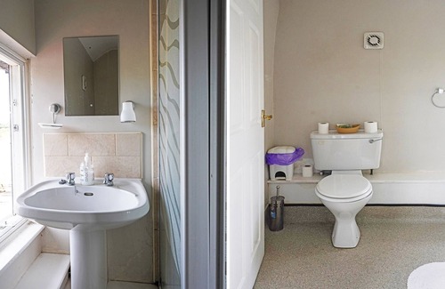 Diss Bed & Breakfast | OYO The Billingford Horseshoes