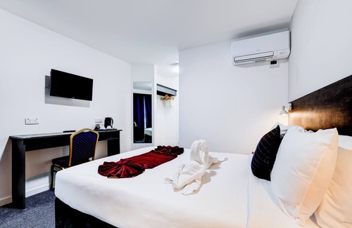 Luton Hotel | OYO The Chiltern Hotel