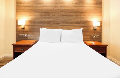 Bradford Hotel | OYO Tong Park Hotel