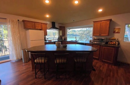 Shelton House | Oyster beach apartment+Relaxing views in Hamersley inlet