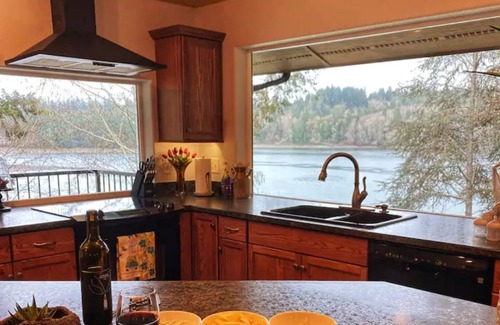 Shelton House | Oyster beach apartment+Relaxing views in Hamersley inlet