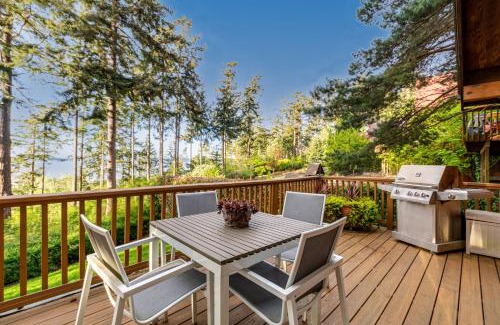 Coupeville House | Oyster Beach House and Den