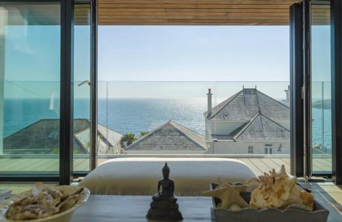 Mevagissey House | Oystercatcher