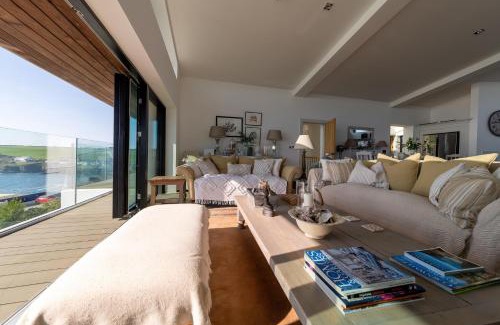 Mevagissey House | Oystercatcher