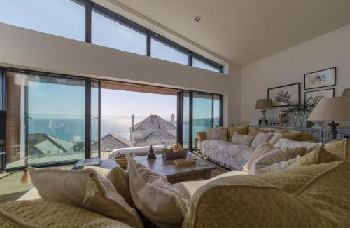 Mevagissey House | Oystercatcher