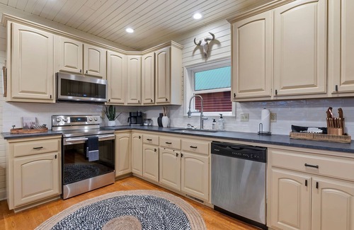 Jasper Cabin | Ozark beauty w/HotTub, GameRm, Firepit; Trampoline VIEWS!