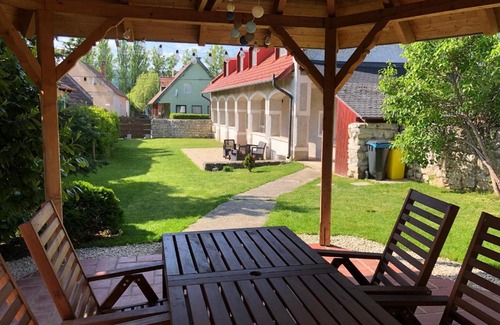 Pecsely Apartment | Pécsely House Apartman