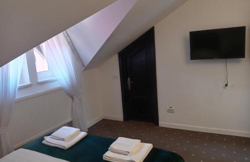 Campulung Moldovenesc Hotel | Păunașul Codrilor