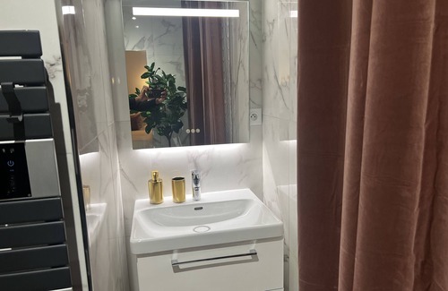 Les Pavillons-sous-Bois Apartment | P23 Suite 5 Etoiles - Hammam d'exception, relaxation et détente absolu