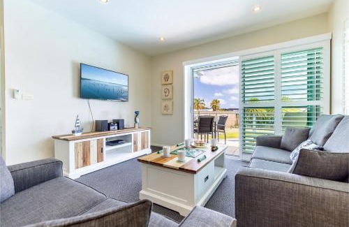 Salamander Bay House | Pacific Blue 278-265 Sandy Pt Rd- Dual Key Access, Wifi, Linen and Air Conditioning