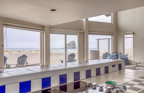 Kiwanda Shores House | Pacific City Sand Dollar - Beachfront-Deck-BBQ-Great Views
