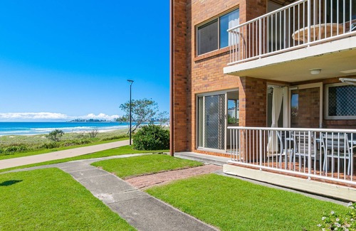Tugun Apartment | Pacific Gables 1 - Absolute Beachfront Tugun - Linen Provided - Min. 3 Night Stays!