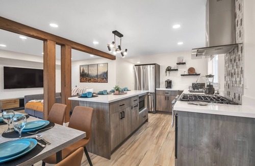 Tukwila House | Pacific Northwest Retreat Duplex 3min from Seattle by RedAwning