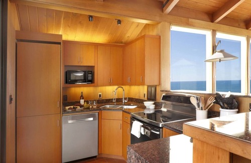 Occidental House | Pacific Sunset by the beach