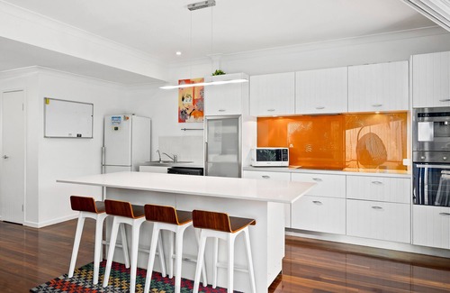 Milton House | Paddington Pad Dual Living 4 bedrooms Walk Suncorp Quiet Private Back Deck n