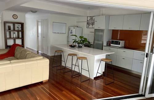 Milton House | Paddington Pad Dual Living 4 bedrooms Walk Suncorp Quiet Private Back Deck n