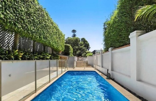 Paddington House | Paddo Victoriana (I30) - Impressive 3 story modern Victorian townhouse with pool and parking