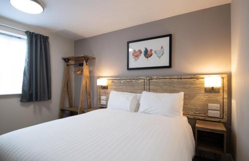 Brackley Hotel | Paisley Pear, Brackley by Marston's Inns