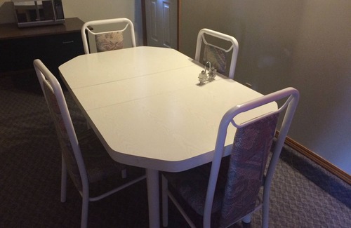 Medicine Hat Hotel | Pal's Motel