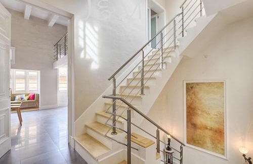 Valletta Apartment | Palatial Flat inside Bright Duplex Penthouse