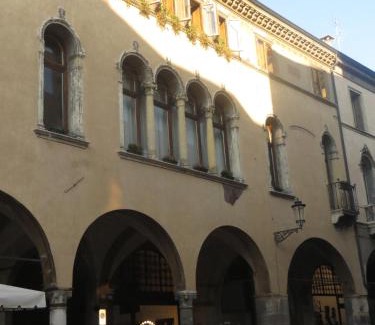 Historic Centre Apartment | Palazzo Altinate - Note di Piano