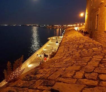 Giovinazzo Apartment | Palazzo interno 3