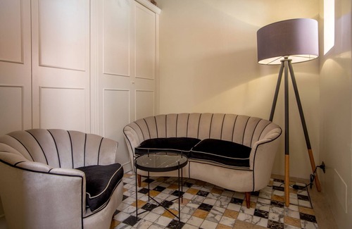 Rione V Ponte House | Palazzo Medusa