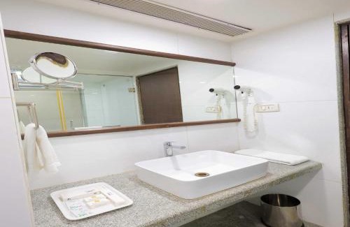 Sayajiganj Hotel | Palette by CheckIn Vadodara Formerly Hotel Surya