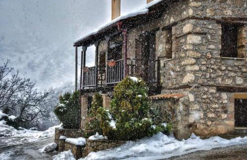 Mesaia Trikala House | Paliokastro Guesthouse