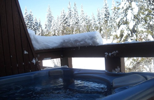 Lake Tahoe Condo | Palisades Tahoe Ski Getaway, private HOT TUB, Summer POOL, near Free Shuttles