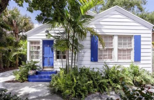 Flamingo Parks House | Palm Beach Oasis - Indulge in Garden Tranquility with Alfresco Dining